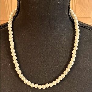 Elegant Faux Pearl Necklace 60s 70s Lobster Close Modest Formal Chic Classic VTG